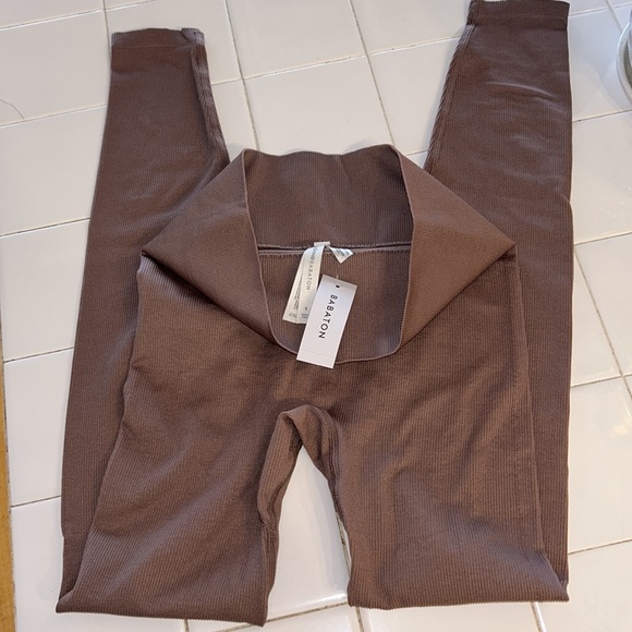 ARITZIA LEGGINGS - Picture 3 of 5